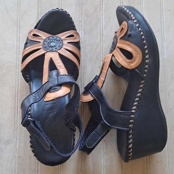 Spring Step Amuna Leather T-Strap Navy Floral Design Wedge Heel Comfy Sandals - Picture 1 of 12